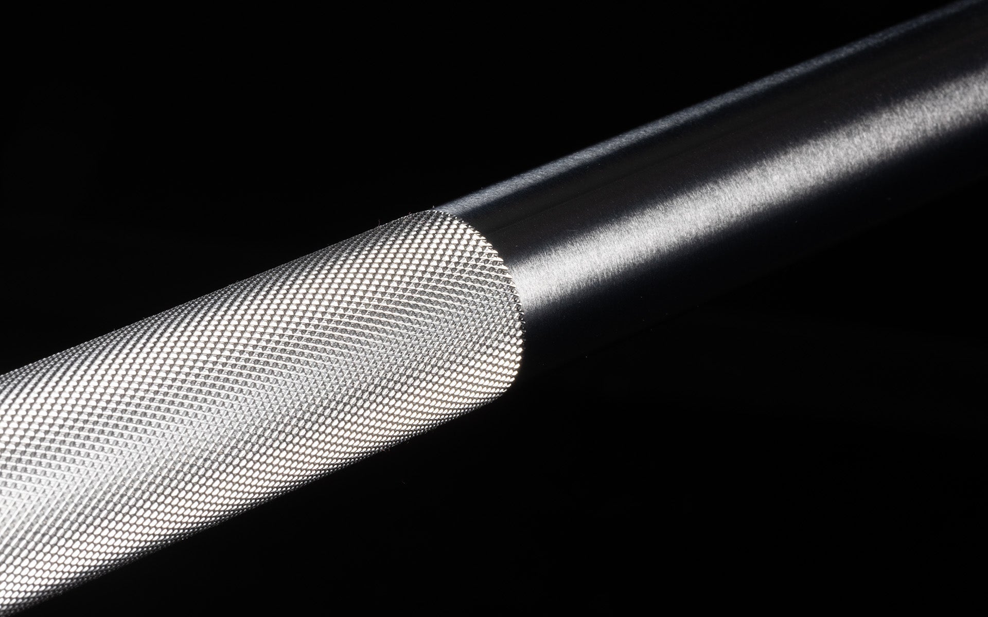 15 kg Colorado Bar weightlifting bar closeup of chrome metal end and bar grip, ideal for strength training and gym workouts from Rep Fitness UK | Shop Premium Gym Equipment for Home & Commercial Use Online | Best Online Gym Equipment UK