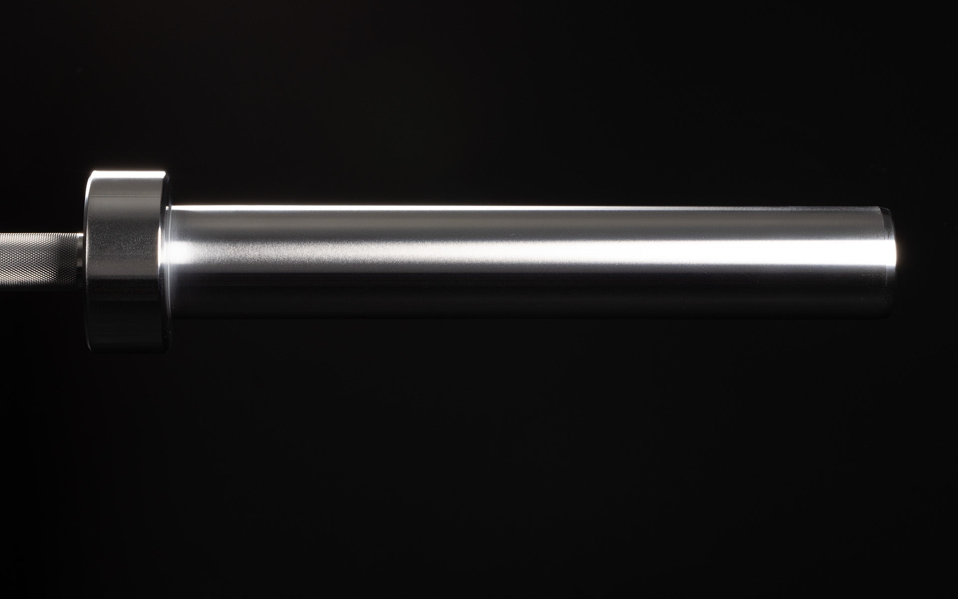 15 kg Colorado Bar weightlifting bar closeup of chrome metal end of bar, ideal for strength training and gym workouts from Rep Fitness UK | Shop Premium Gym Equipment for Home & Commercial Use Online | Best Online Gym Equipment UK