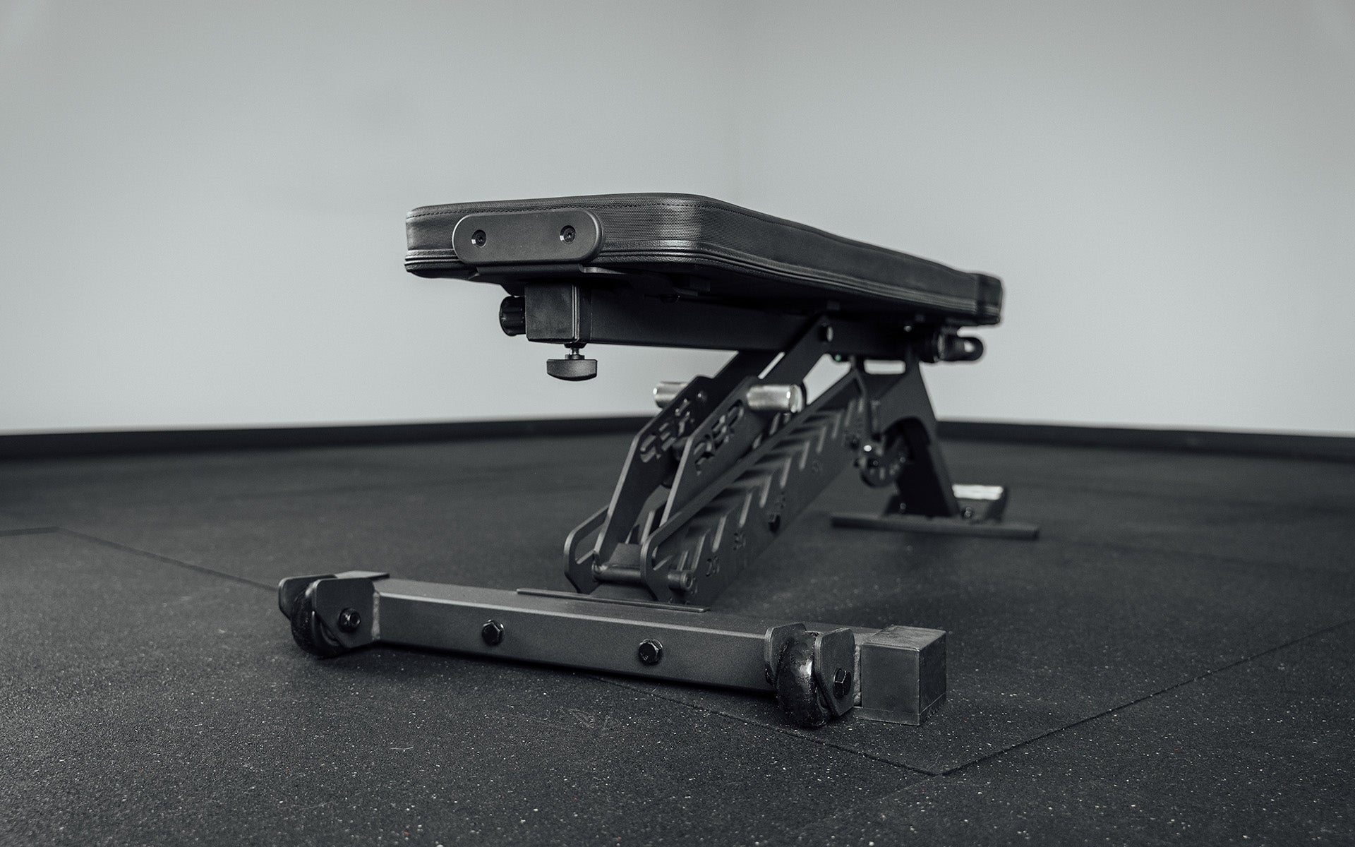 REP Fitness BlackWingアジャスタブルベンチ レッグローラー付 BlackWing™ アジャスタブルベンチ | REP Fitness｜ウチノジム