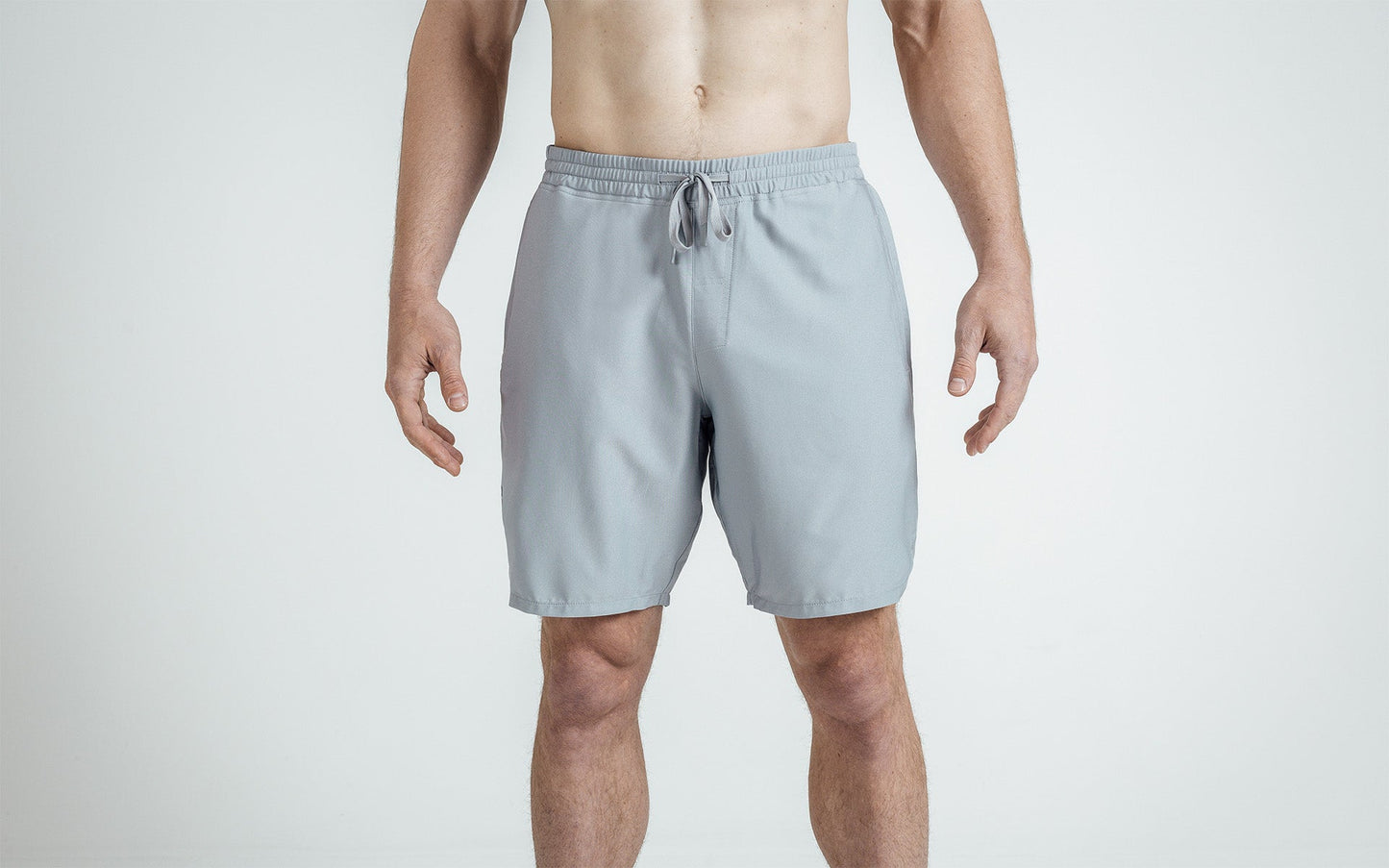 Athlete wearing silver Men's Motus Shorts