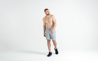 Athlete wearing silver Men's Motus Shorts