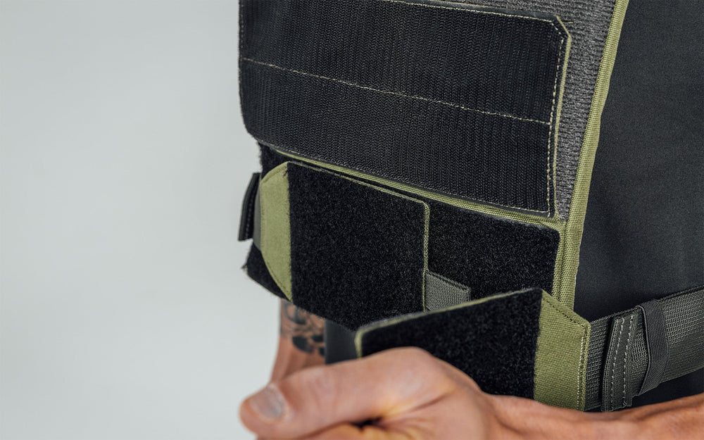 Close up of the front hook and loop closure on the Strata Weight Vest, adjustable fit, padded ergonomic design, durable 750D Cordura®, secure plate compartments, and versatile use for strength, HIIT, and functional fitness from Rep Fitness UK | Shop Premium Gym Equipment for Home & Commercial Use, Best Online Gym Equipment UK