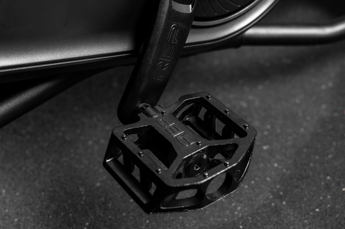 air bike pedals Strive™ Air Bike featuring VPR™ | REP Fitness